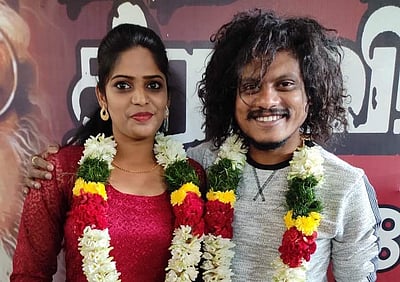 ஓராண்டுக்கு முன்பாகவே சுயமரியாதை திருமணம் செய்துகொண்ட விஜய் டிவி புகழ் - வைரலாகும் புகைப்படங்கள்