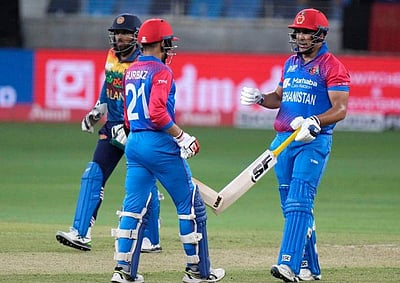 சூப்பர் 4: பந்து வீச்சை தேர்வு செய்த இலங்கை அணி