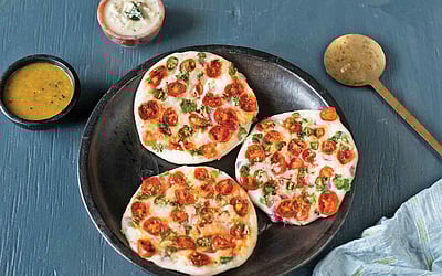 தக்காளி சீஸ் ஊத்தப்பம் 