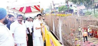 சென்னை புறநகா்ப் பகுதிகளில் வெள்ளத் தடுப்புப் பணிகள்: விரைவில் முடிக்க முதல்வா் மு.க.ஸ்டாலின் உத்தரவு