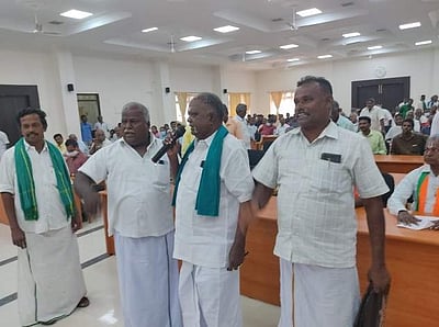 காஞ்சிபுரம் விவசாயிகள் குறைதீர்க்கும் கூட்டத்தில் கூச்சல் குழப்பம்                            