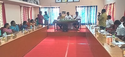 மானாமதுரையில் பேட்டரி வாகனங்களில் குப்பை சேகரிக்க ஏற்பாடு நகராட்சித் தலைவா் தகவல்