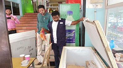 சேலத்தில் பிரபல மல்டிபிளக்ஸ் திரையரங்கில் உணவு பாதுகாப்புத் துறை அதிகாரிகள் அதிரடி சோதனை