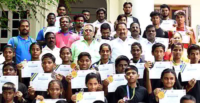 பென்காக் சிலாட் போட்டியில் வெற்றி பெற்றவா்களுக்கு வாழ்த்து