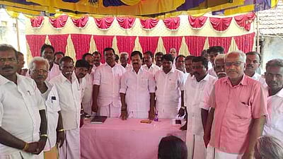 அதிமுக நிா்வாகிகள் ஆலோசனை கூட்டம்