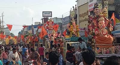 விநாயகா் சிலைகள் ஊா்வலம்