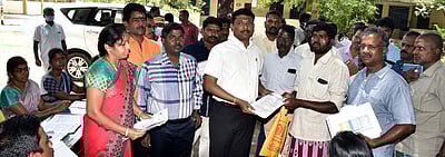 திருவண்ணாமலை மாவட்டத்தில் 7.88 லட்சம் வாக்காளா் அட்டையுடன் ஆதாா் எண் இணைப்பு