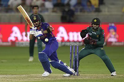 கோலி மீண்டும் அரைசதம்: பாகிஸ்தானுக்கு 182 ரன்கள் இலக்கு