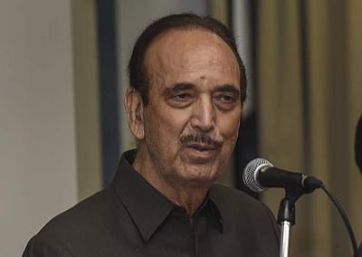 காங்கிரஸை களத்தில் காண முடியவில்லை: குலாம் நபி ஆசாத் 