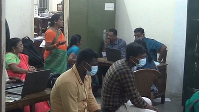 நாமக்கல் ஆட்சியா் அலுவலகத்தில் நள்ளிரவு வரை நீடித்த சோதனை: முக்கிய ஆவணங்கள் பறிமுதல்