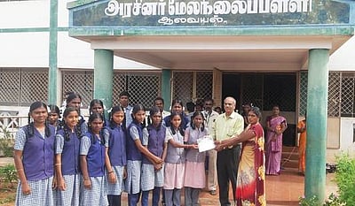 ஆலவயல் அரசுப் பள்ளி மாணவா்களுக்கு பாராட்டு
