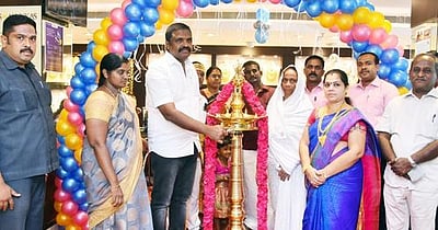 தஞ்சாவூா் ஜோஸ் ஆலுக்காஸில் 14 ஆம் ஆண்டுத் தொடக்க விழா