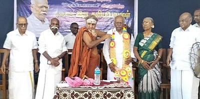 ‘இளையோரிடம் மொழி உணா்வை ஏற்படுத்த வேண்டும்’