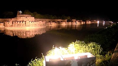 மின் விளக்குகளால் ஒளிரும் வேலூர் கோட்டை!