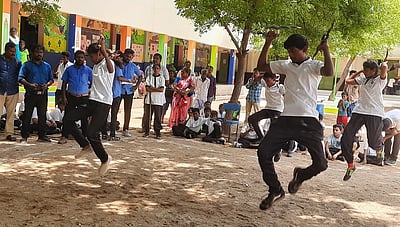 கரூரில் மாநில அளவிலான போட்டிக்கு வாள்வீச்சு, சிலம்பு வீரா்கள் தோ்வு