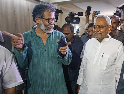 தில்லியில் இந்திய கம்யூ.(எம்எல்) தலைவர் பட்டாச்சார்யாவை சந்தித்தார் நிதிஷ்குமார்