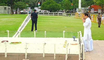 ஸ்ரீபெரும்புதூர் ராஜிவ் நினைவிடத்தில் ராகுல் காந்தி மரியாதை