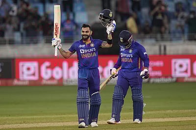 1000 நாட்களுக்குப் பிறகு சதமடித்த விராட் கோலி, இந்தியா 212 ரன்கள் குவிப்பு