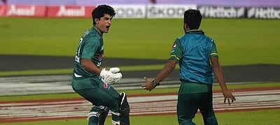 ஆசியக் கோப்பை: இந்தியாவை வெளியேற்றிய இரு சிக்ஸர்கள்!