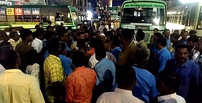 அரசுப் பேருந்து ஓட்டுநரை தாக்கியதால் போராட்டம்: காஞ்சிபுரத்தில் போக்குவரத்து பாதிப்பு