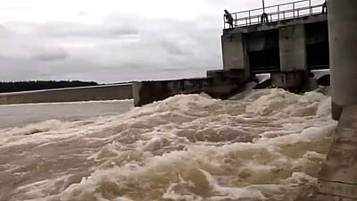 காஞ்சிபுரத்தில் தடுப்பணைகளைத் தாண்டிச் செல்லும் வெள்ள நீர்: விவசாயிகள் மகிழ்ச்சி