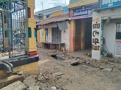 பெரியகுளம் கெளமாரியம்மன் கோயில் நுழைவு வாயிலில் மீண்டும் தரைப்பாலம் கட்டக் கோரிக்கை