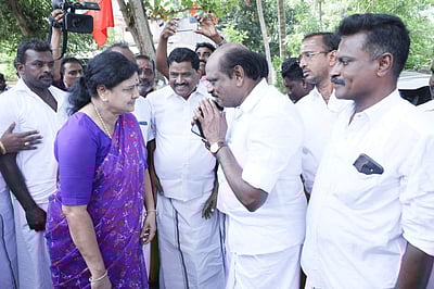 சசிகலா - வைத்திலிங்கம் பரஸ்பர சந்திப்பு!