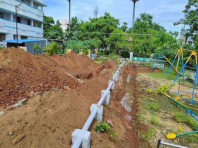 பூங்காவை இடித்து தன் வீட்டுக்குச்  சாலை போட முயற்சி செய்த திமுக கவுன்சிலர்