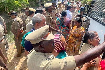 வெள்ளக்கோவில் அருகே விவசாயிகள் 23 பேர் கைது