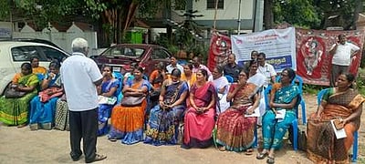 பழைய ஓய்வூதிய திட்டத்தை அமல்படுத்த வலியுறுத்தி சேலத்தில் உண்ணாவிரதப் போராட்டம்