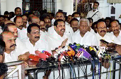 முதல்வரின் செயல் மரபுக்கு எதிரானது: எடப்பாடி பழனிசாமி