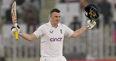 சிறந்த வீரருக்கான விருதை வென்ற இளம் இங்கிலாந்து வீரர்