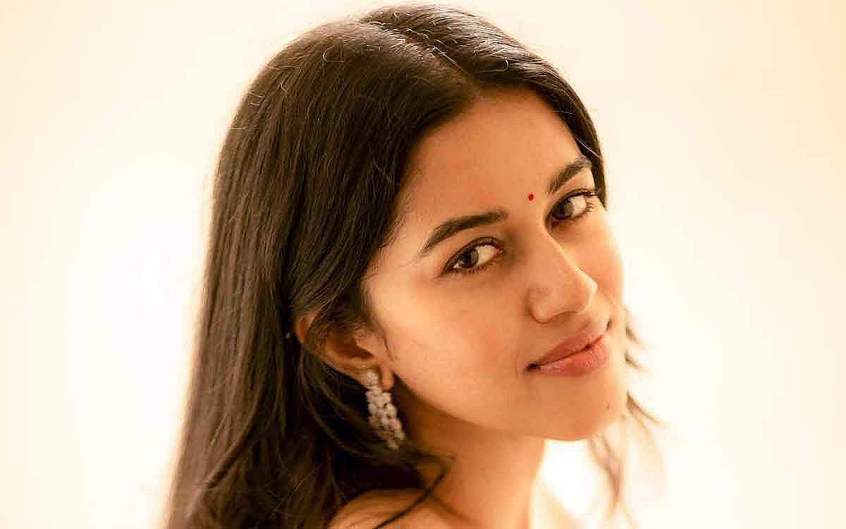 டிக்டோக் மற்றும் டப்ஸ்மாஷ் வீடியோக்கள் மூலம் புகழ்பெற்ற நாயகி.