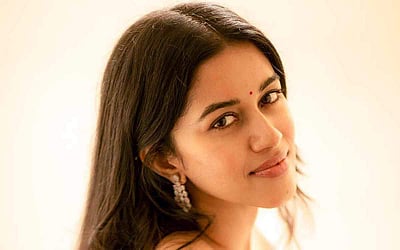 மிளிரும் மிருணாளினி ரவி