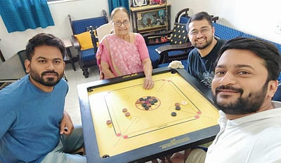 கேரம் போர்டு போட்டியில் தங்கம் வென்ற 83 வயது பாட்டி: பெருமையுடன் பகிர்ந்த பேரன்