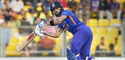 கோலி மீண்டும் சதம்: 373 ரன்கள் குவித்த இந்திய அணி!