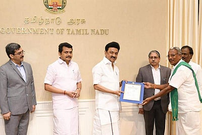 50,000-வது பயனாளி உள்பட 5 விவசாயிகளுக்கு மின் இணைப்பு ஆணை: முதல்வர் வழங்கினார்