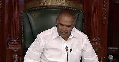 ஆளுநருடன் வந்தவர் பேரவை உரிமை மீறல்: அறிக்கை அளிக்க உத்தரவு