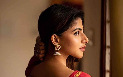 சேலையில் ஐஸ்வர்யா மேனன் போட்டோஷூட் - புகைப்படங்கள்