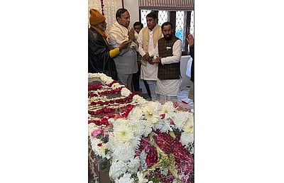 சரத் யாதவின் உடலுக்கு திமுக சார்பில் டி.ஆர்.பாலு நேரில் மரியாதை