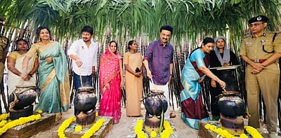 காவலர் குடும்பங்களுடன் முதல்வர் ஸ்டாலின் குடும்பத்துடன் பொங்கல் கொண்டாட்டம்!