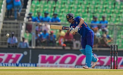 சுப்மன் கில் சதம்: வலுவான நிலையில் இந்தியா!