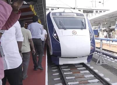 செகந்திராபாத் - விசாகப்பட்டினம் வந்தே பாரத் ரயில்: பிரதமர் மோடி தொடக்கி வைத்தார்