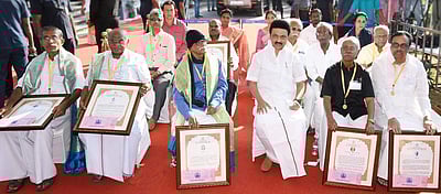 தமிழறிஞர்கள் 10 பேருக்கு விருதுகள்: முதல்வர் மு.க. ஸ்டாலின் வழங்கினார்