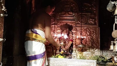 திருநள்ளாறு சனீஸ்வரன் கோயிலில் திரளான பக்தர்கள் சுவாமி தரிசனம்!