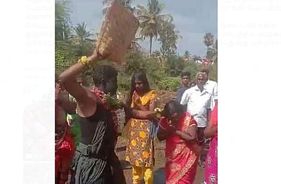 வாழப்பாடி அருகே  பேய் விரட்டும் வினோத திருவிழா: முறத்தடி வாங்கிய பெண்கள்!