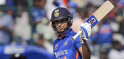 11 பந்துகளில் ஆறு சிக்ஸர்கள் அடித்த ஷுப்மன் கில்!