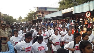 வேதாரண்யத்தில் பள்ளி,கல்லூரி மாணவர்கள் பங்குபெற்ற மாரத்தான் ஓட்டம் 