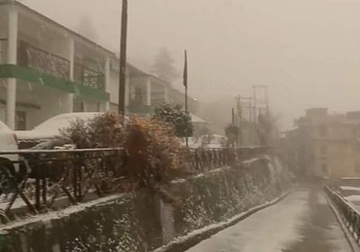 தில்லி உள்ளிட்ட வடமாநிலங்களில் அடா்த்தியான மூடுபனி: 16 ரயில்கள் தாமதம்!