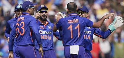 2-வது ஒருநாள்: 15 ரன்களுக்கு 5 விக்கெட்டுகளை இழந்த நியூசிலாந்து!